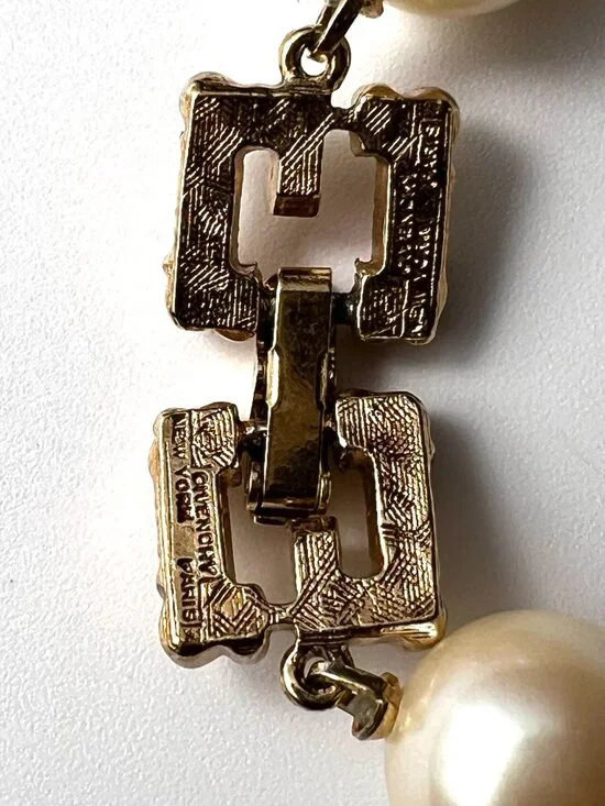 GIVENCHY Vintage Pearls Baroque Square Pendant Large White Necklace - Picture 6 of 16